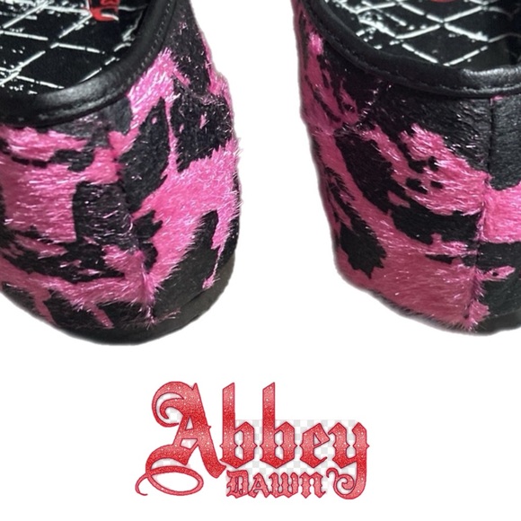 Brand New in Box Abbey Dawn Skull Rebel Flats in Hot Pink - Picture 4 of 5